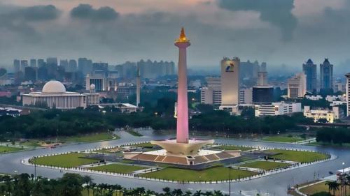 Berat Sekali, Berapa  kiranya Harga Emas yang Terpasang di Pucuk Monas 