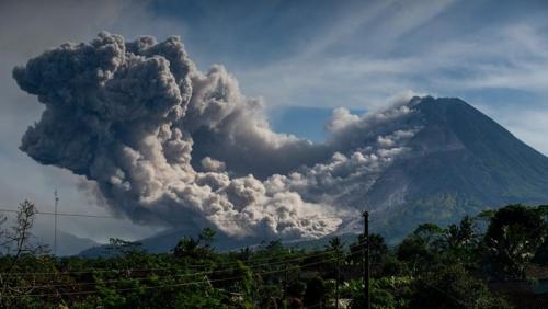 Gunung Merapi Muntahkan  Mega Panas, Waspadai Potensi Bahaya 7 Kilometer 