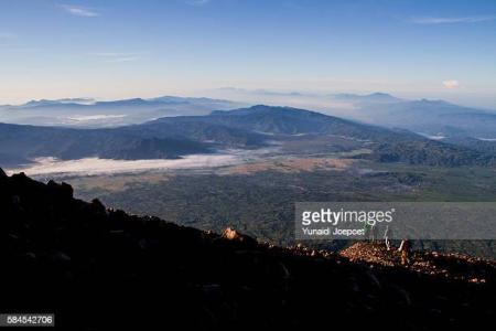 Keindahan Alam Indonesia: Gunung Kerinci, Perjalanan Menuju Puncak Tertinggi di Sumatera 