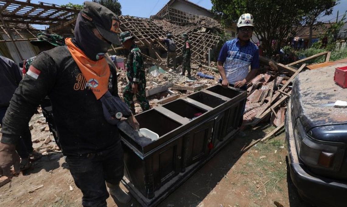 BNPB Didesak Untuk Menyelesaikan Pemulihan Gempa Bumi Di Jawa Barat Dalam Waktu 14 Hari.