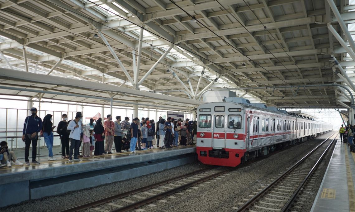 Kai Commuter Menyiapkan Layanan Transportasi Lebaran 2024 Untuk Wisatawan Lokal.