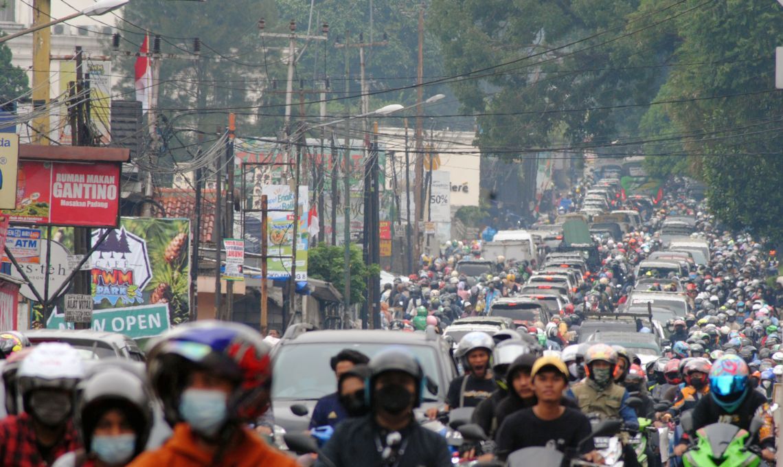 Petugas Paksakan Rekayasa Jalur Puncak-Prakiraan Cipanas Macet