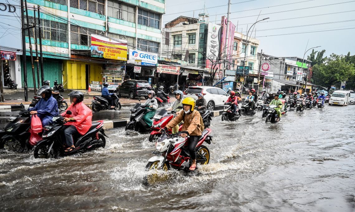 Tina Toon Meminta DKI Untuk Memperbarui Fungsi Pemantauan Banjir Pada Aplikasi JAKI.